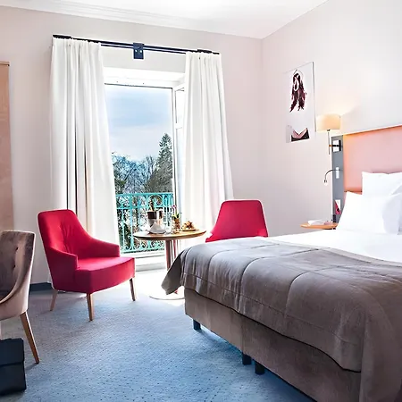 Imperial Palace 4*